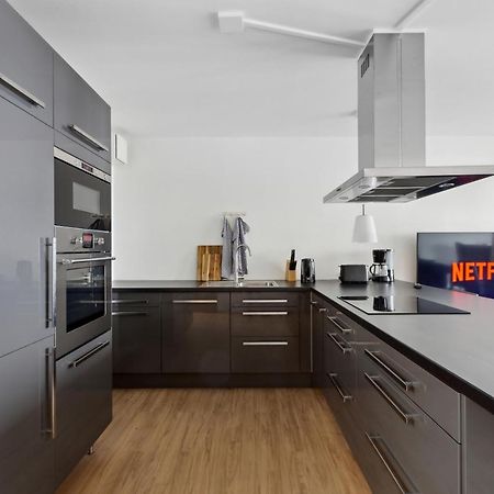Eindrucksvolle Zwei-Zimmer-Wohnung Mit Balkon Und Grosser Kueche Λειψία Εξωτερικό φωτογραφία