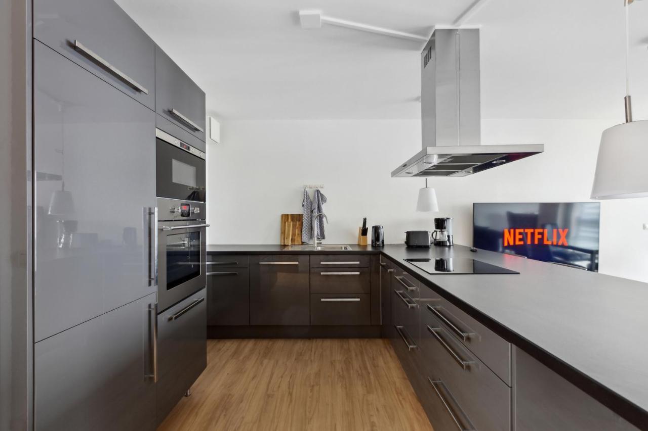 Eindrucksvolle Zwei-Zimmer-Wohnung Mit Balkon Und Grosser Kueche Λειψία Εξωτερικό φωτογραφία