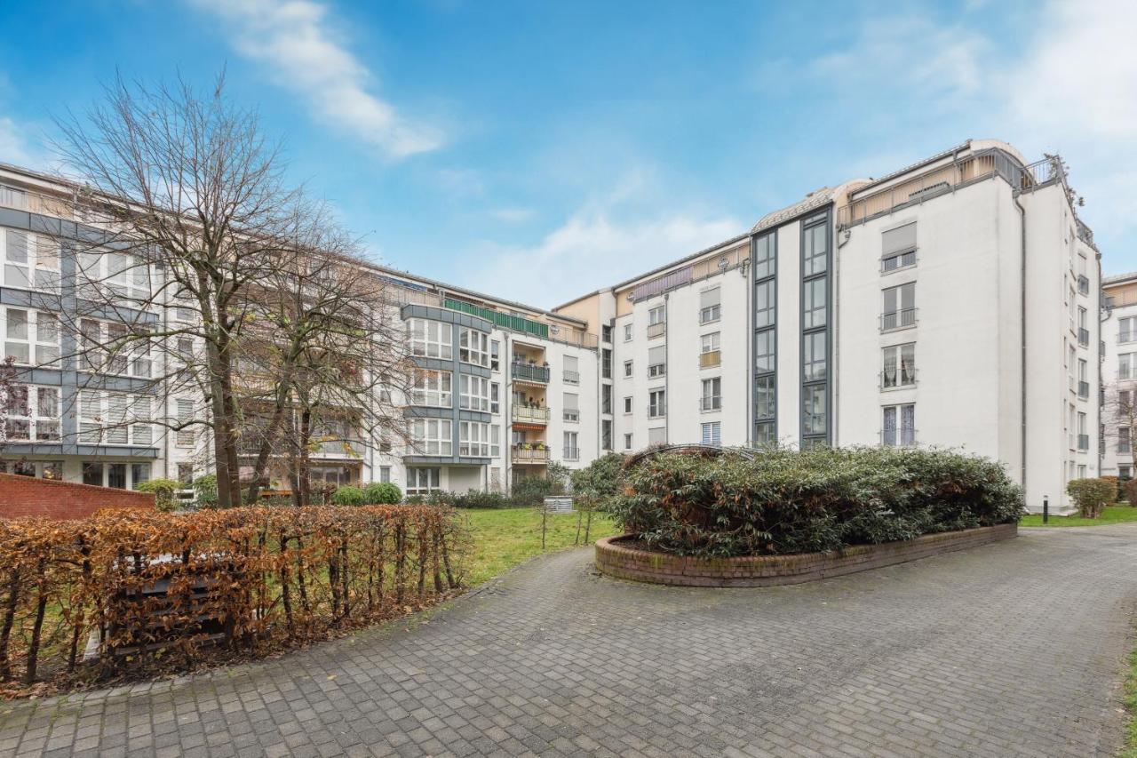 Eindrucksvolle Zwei-Zimmer-Wohnung Mit Balkon Und Grosser Kueche Λειψία Εξωτερικό φωτογραφία