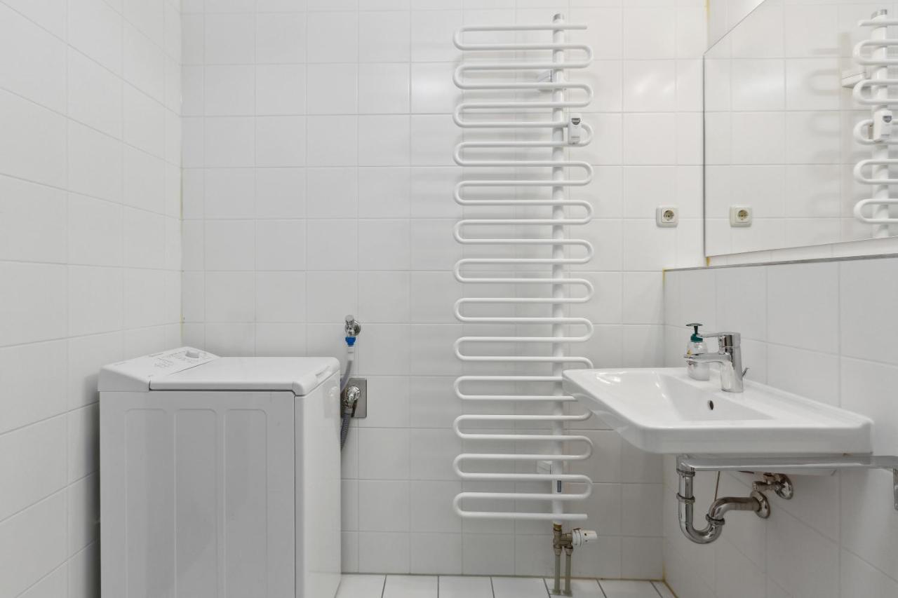 Eindrucksvolle Zwei-Zimmer-Wohnung Mit Balkon Und Grosser Kueche Λειψία Εξωτερικό φωτογραφία
