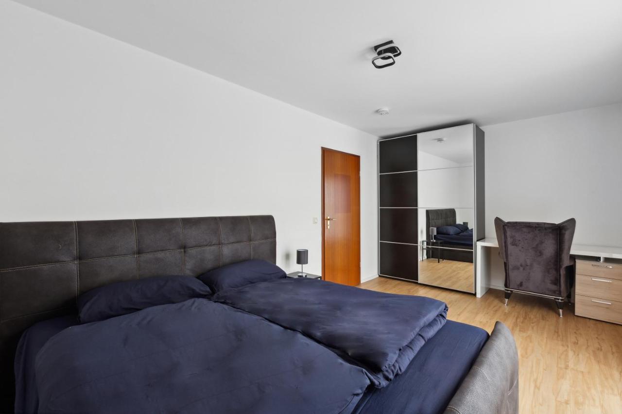 Eindrucksvolle Zwei-Zimmer-Wohnung Mit Balkon Und Grosser Kueche Λειψία Εξωτερικό φωτογραφία