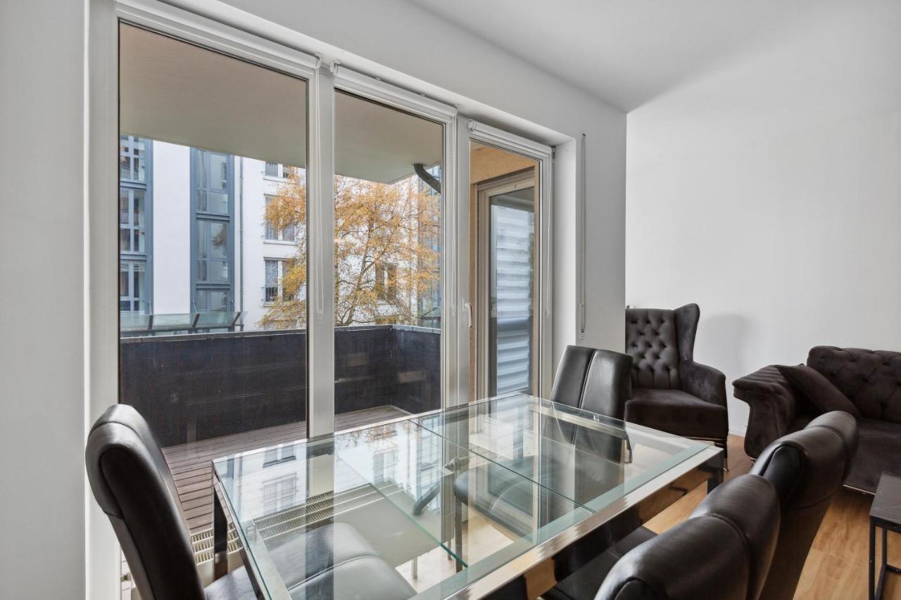 Eindrucksvolle Zwei-Zimmer-Wohnung Mit Balkon Und Grosser Kueche Λειψία Εξωτερικό φωτογραφία